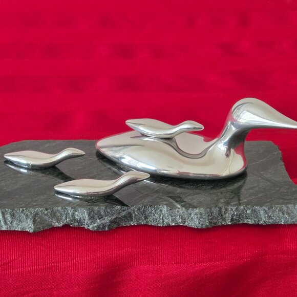 CANADIAN MADE, HOSLETON SCULPTURE, FAMILY OF DUCKS, SIGNED!!! - Picture 2 of 5